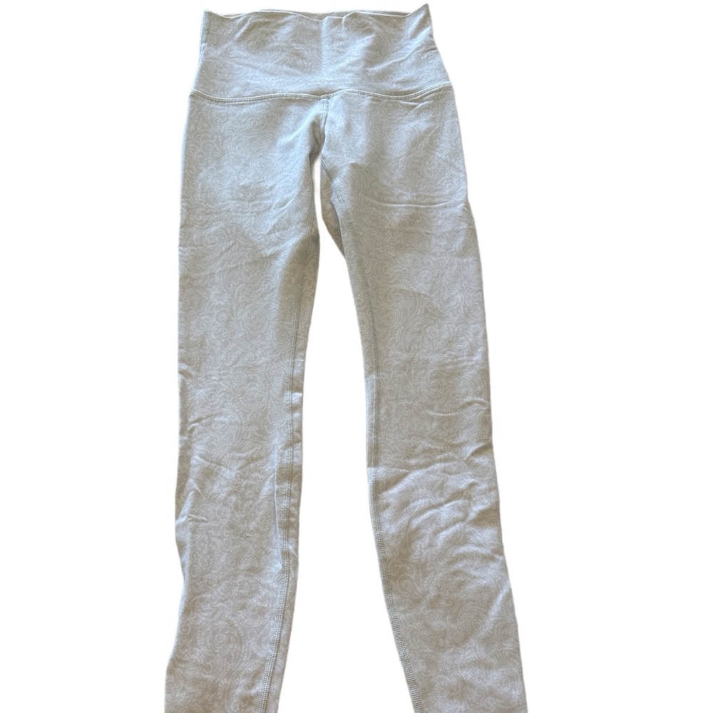 Lululemon White Paisley Print Leggings! NWOT Size 6